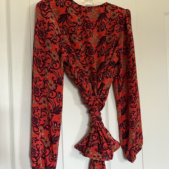 🇨🇦 Love Not Fear silk wrap blouse s/m - Picture 9 of 9